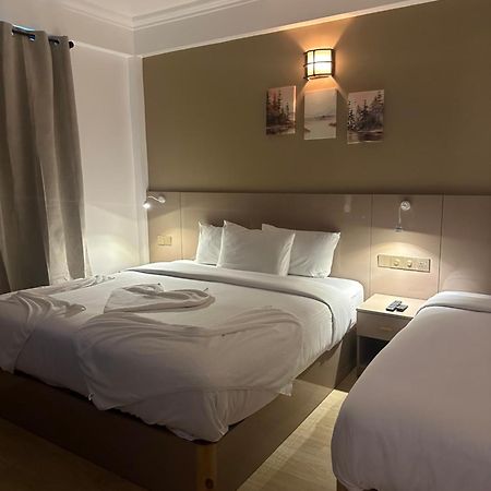 The G Ten Holiday Inn 훌루말레 외부 사진